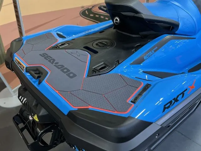 Slide: The Image of Sea-Doo RXT-X 2026 - 13