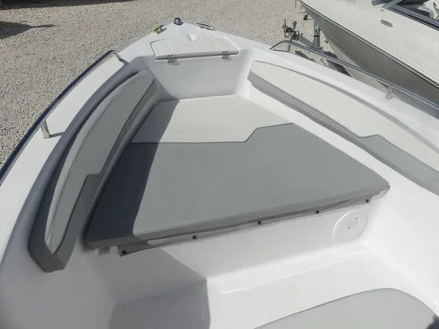 Slide: The Image of Key Largo 1800 Center Console 2023 - 9