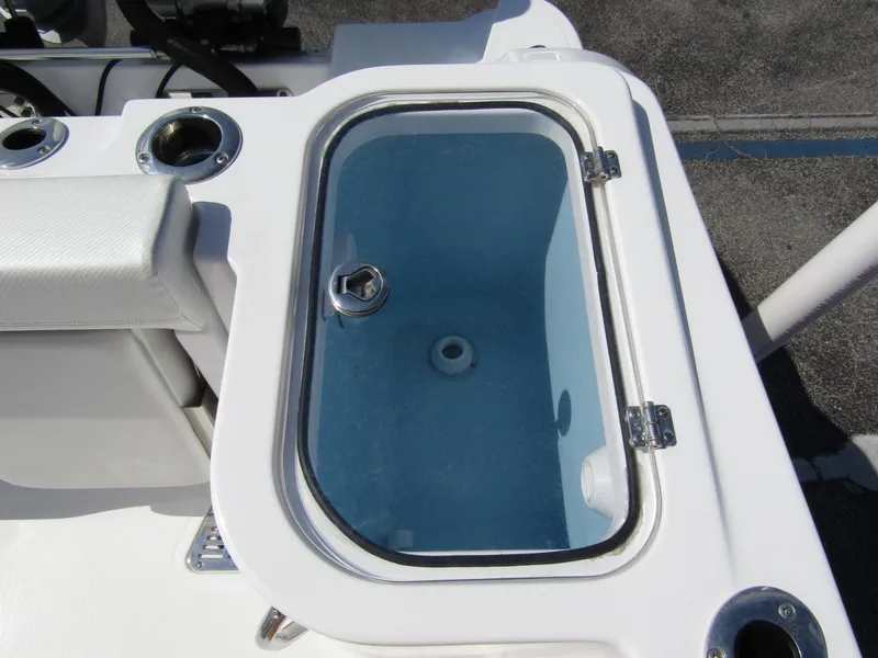 Slide: The Image of 2024 Wellcraft 263 Fisherman livewell with clear lid and stainless steel hardware. - 29