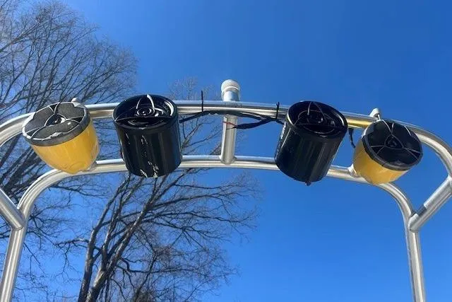 Slide: The Image of Speakers mounted on a Centurion Lightning 2004 boat tower against a clear blue sky. - 15