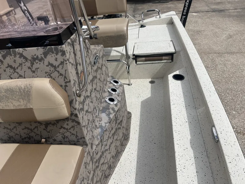 Slide: The Image of Xpress H20B Bay 2021 - 24