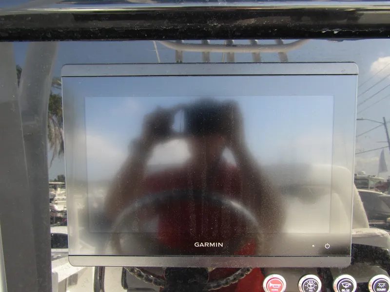 Slide: The Image of Garmin display on 2024 Wellcraft 263 Fisherman boat dashboard. - 17