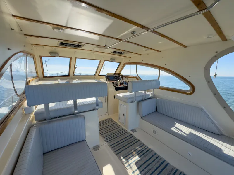 Slide: The Image of Interior of a 2004 Mainship Pilot 34 yacht on the sea. - 8