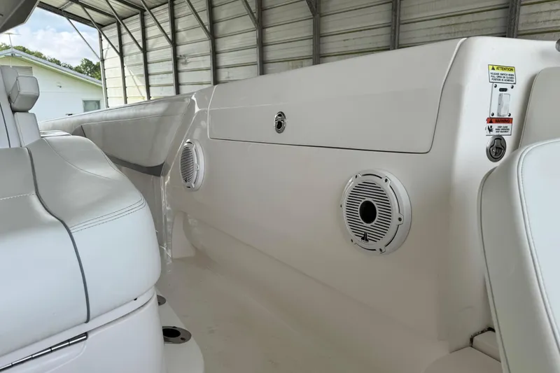 Slide: The Image of Intrepid 407 Nomad FE 2022 - 57