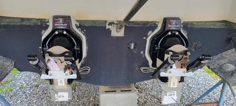 Slide: The Image of 2002 Cruisers Yachts 3275 Express stern with dual outdrive units. - 18