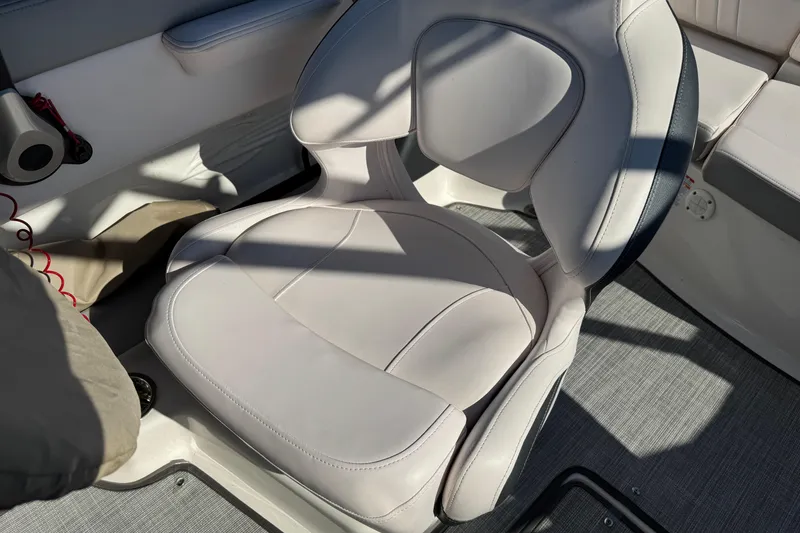 Slide: The Image of 2019 Chaparral 21 H2O Sport OB boat seat, white upholstery, modern design. - 29