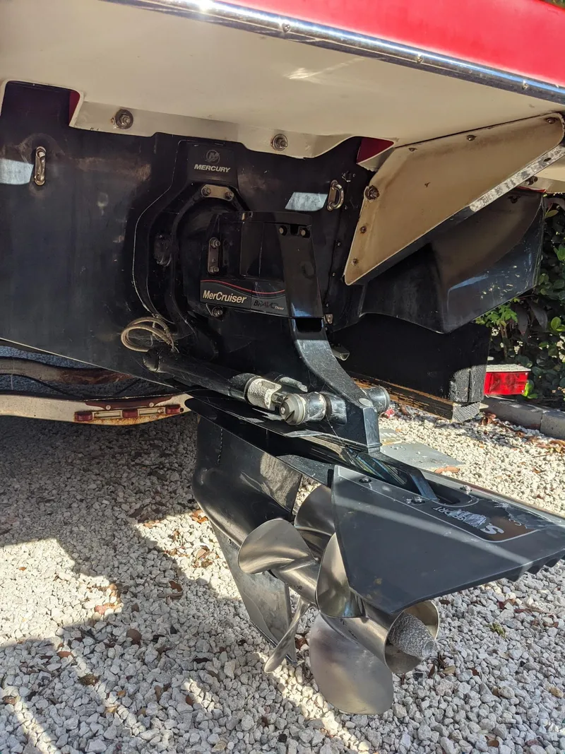 Slide: The Image of 2014 Four Winns H230SS boat with MerCruiser outdrive on gravel surface. - 10