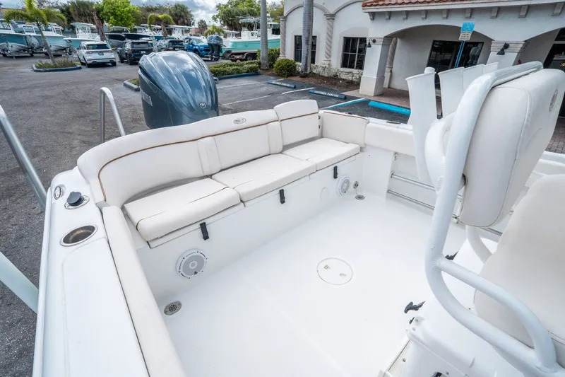 Slide: The Image of Sea Hunt Ultra 234 2022 - 10