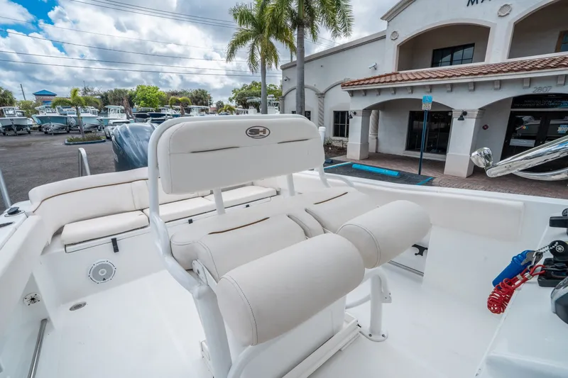 Slide: The Image of Sea Hunt Ultra 234 2022 - 16