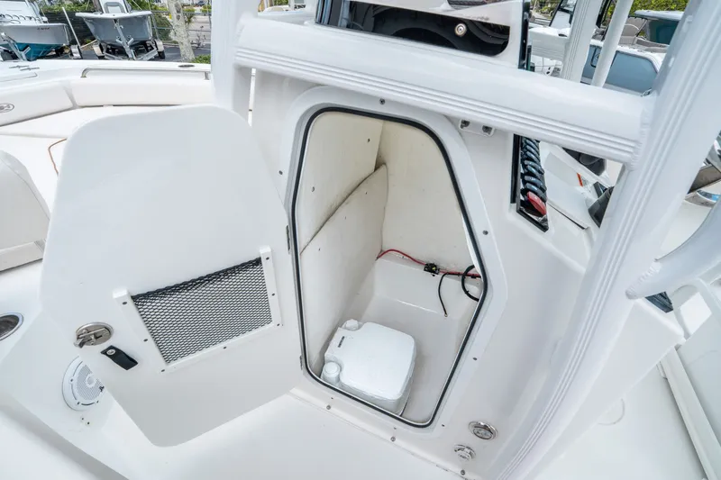 Slide: The Image of Sea Hunt Ultra 234 2022 - 17