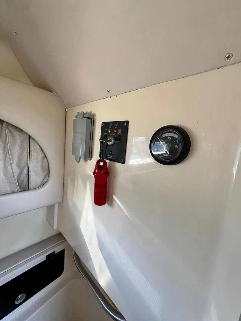 Slide: The Image of Grady-White Marlin 300 2005 - 14