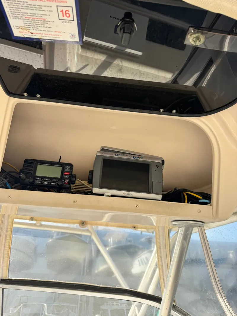 Slide: The Image of Grady-White Marlin 300 2005 - 19