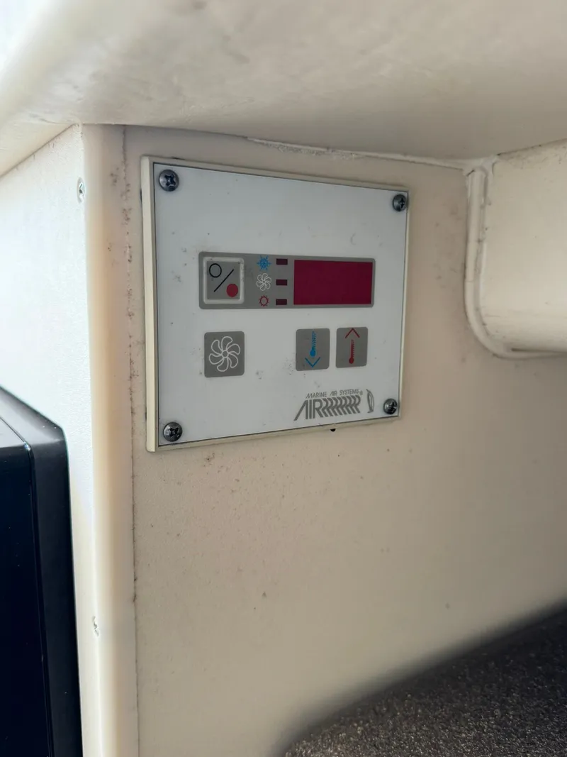 Slide: The Image of Grady-White Marlin 300 2005 - 22