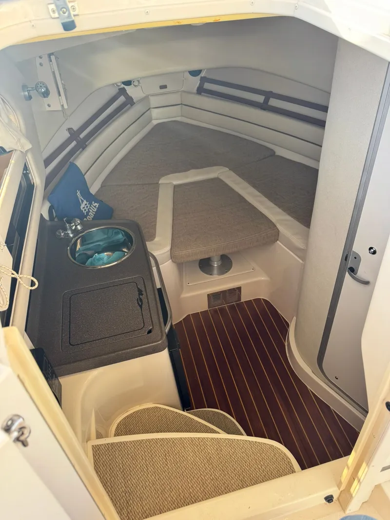 Slide: The Image of Grady-White Marlin 300 2005 - 5