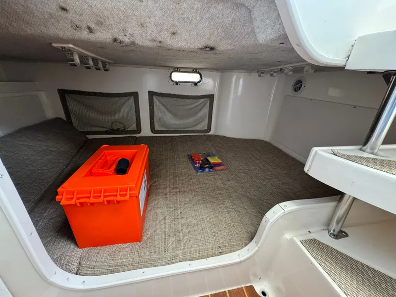 Slide: The Image of Grady-White Marlin 300 2005 - 9