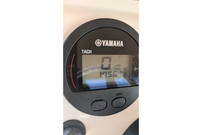 Slide: The Image of Yamaha tachometer display on 2019 Scout 215 XSF boat dashboard. - 22