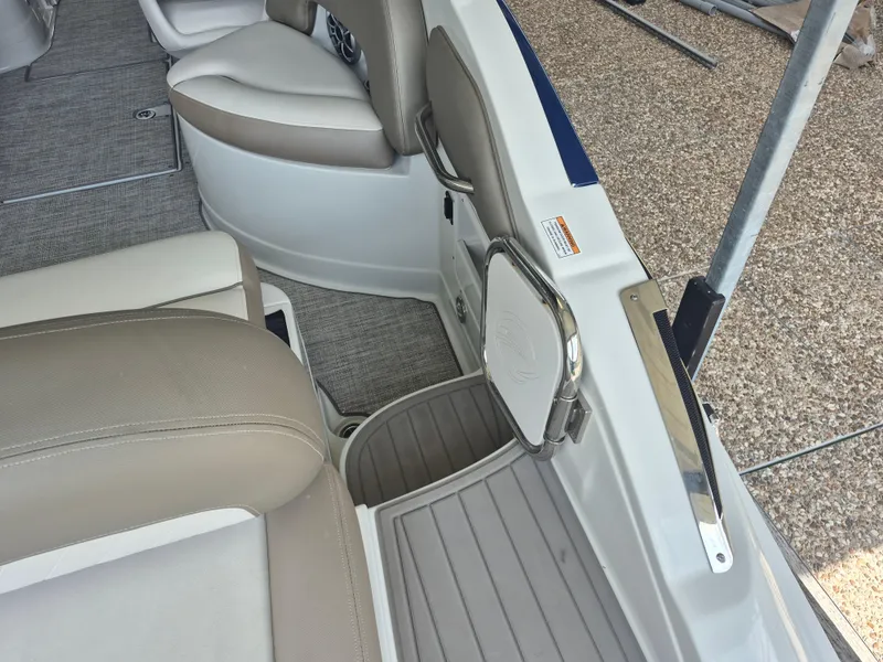 Slide: The Image of Crownline Boats Eclipse E255 2022 - 10