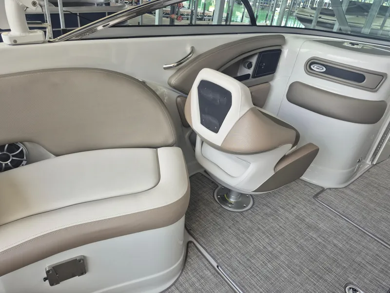 Slide: The Image of Crownline Boats Eclipse E255 2022 - 13