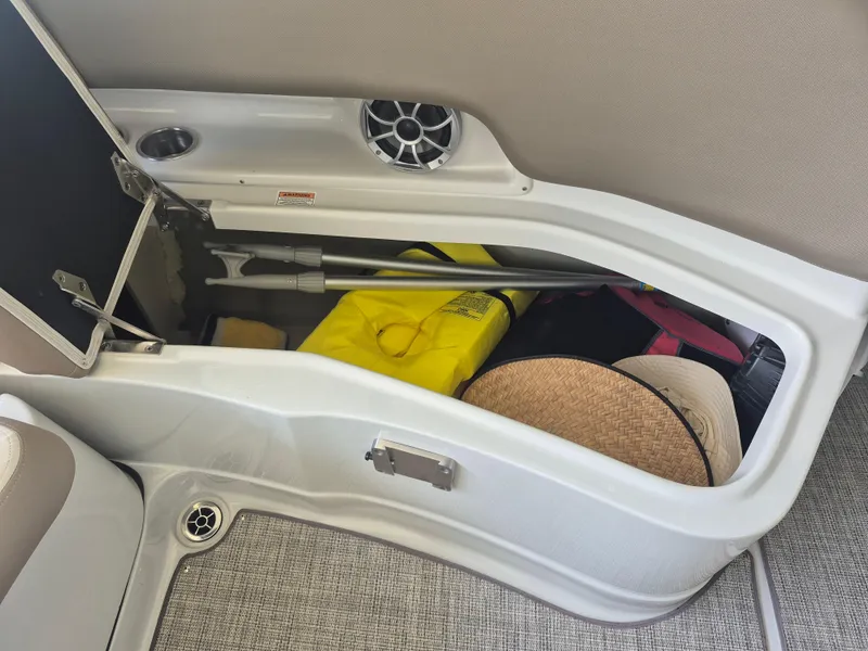 Slide: The Image of Crownline Boats Eclipse E255 2022 - 43