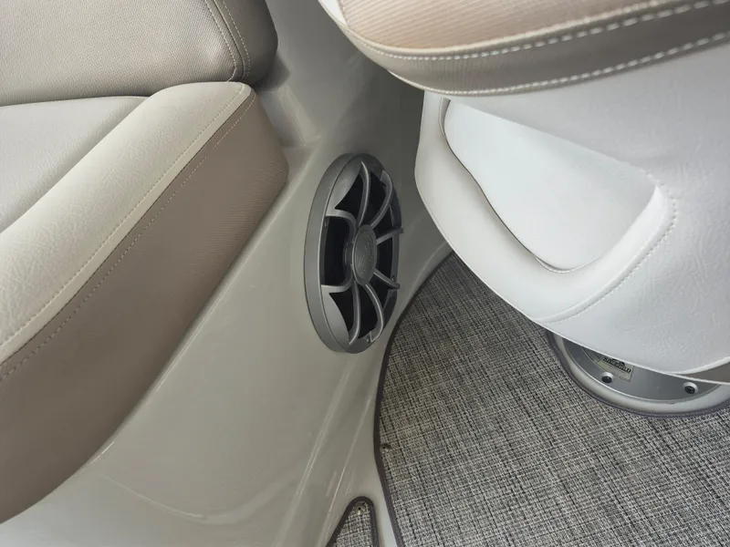 Slide: The Image of Crownline Boats Eclipse E255 2022 - 44