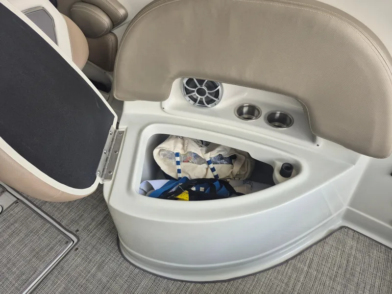 Slide: The Image of Crownline Boats Eclipse E255 2022 - 45