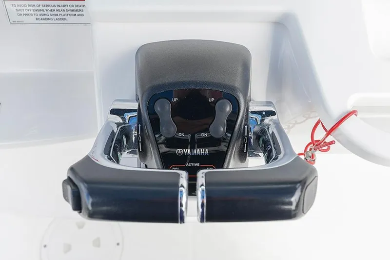 Slide: The Image of Throttle control of 2015 Everglades 295 Center Console boat with Yamaha branding. - 13