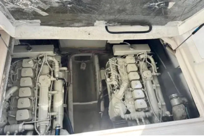 Slide: The Image of Interior of 2000 Maxum 3700 SCR yacht with cozy bed and kitchenette. - 6