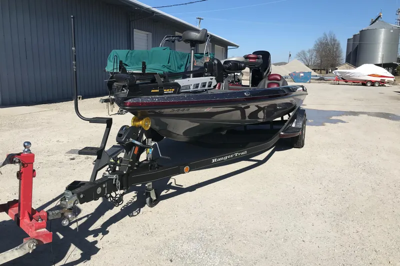 Slide: The Image of 2016 Ranger Z118 Comanche boat on trailer in outdoor setting. - 11