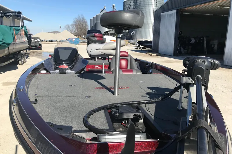 Slide: The Image of 2016 Ranger Z118 Comanche bass boat with trolling motor and spacious deck. - 22