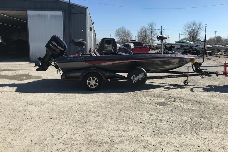 The Image of 2016 Ranger Z118 Comanche bass boat on trailer, parked outdoors. - 9
