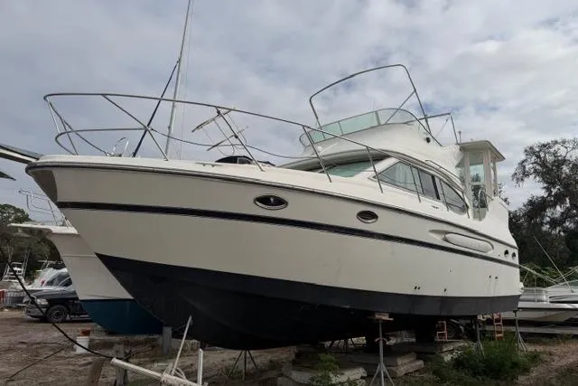 Slide: The Image of 2000 Maxum 4100 SCA yacht on dry dock, side view. - 14