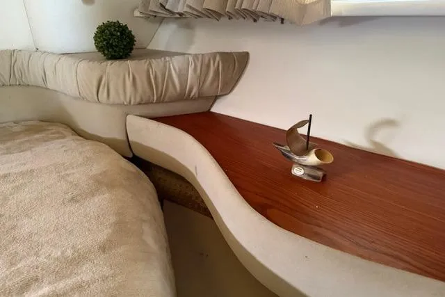 Slide: The Image of Interior of 2000 Maxum 4100 SCA yacht with wooden shelf and decorative items. - 38