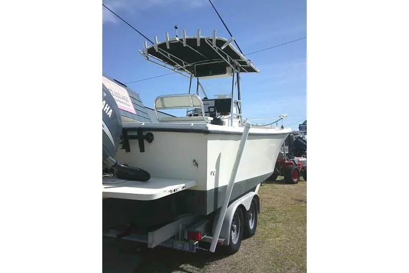 Slide: The Image of 2002 Parker 2501 Center Console boat on trailer, featuring Yamaha outboard motor. - 10