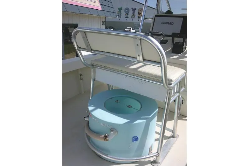 Slide: The Image of 2002 Parker 2501 Center Console boat interior with seating and equipment. - 38