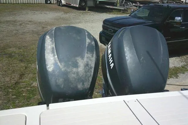 Slide: The Image of Two Yamaha outboard motors on a 2002 Parker 2501 Center Console boat. - 43