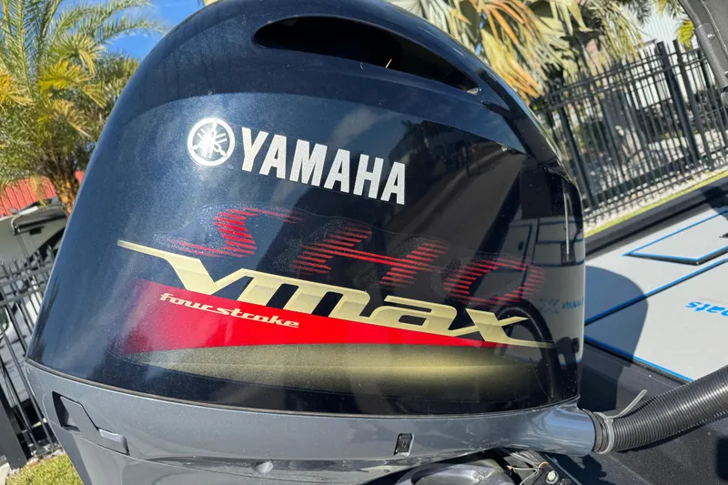 Slide: The Image of Yamaha VMAX SHO four-stroke engine on Express H20, 2025 model, with palm trees in background. - 5