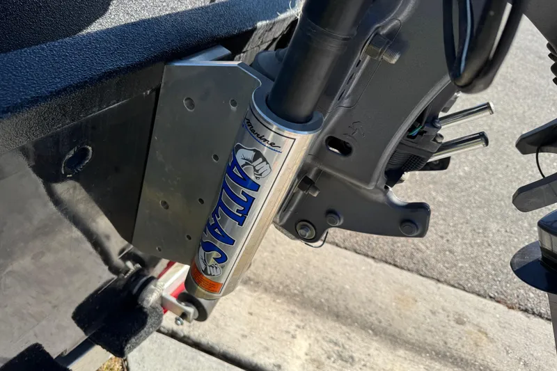 Slide: The Image of Outboard motor mount on Express H20, 2025 model, featuring Atlas hydraulic system. - 7