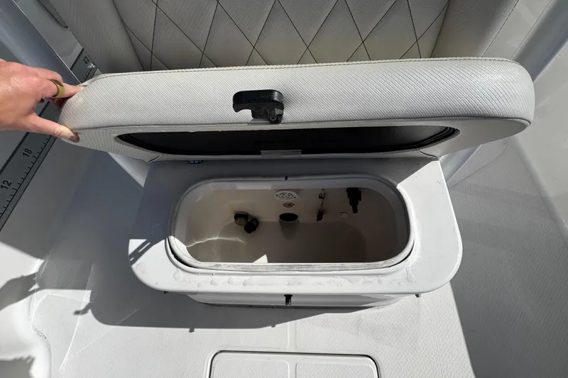 Slide: The Image of Livewell compartment on a 2021 Blue Wave 2600 PureBay boat, open for inspection. - 14