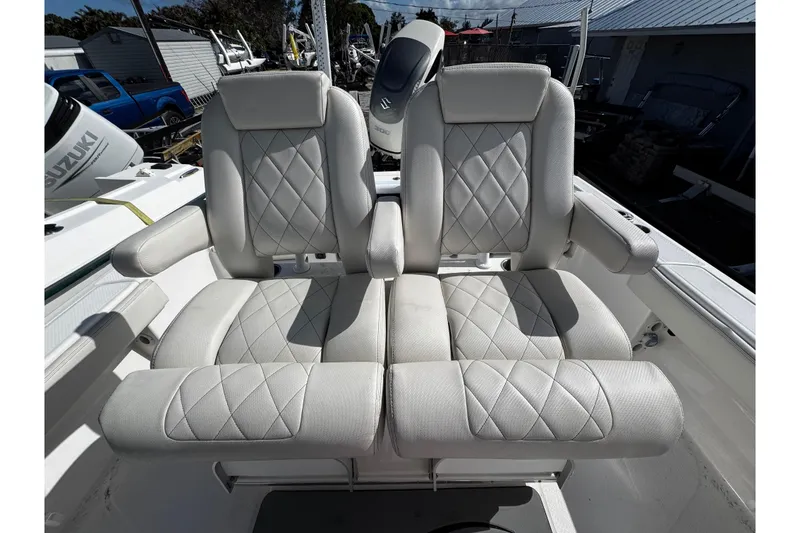Slide: The Image of 2021 Blue Wave 2600 PureBay boat with dual cushioned seats and diamond stitching. - 19