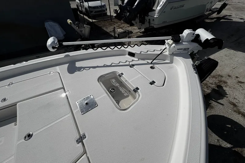 Slide: The Image of 2021 Blue Wave 2600 PureBay boat deck with Minn Kota trolling motor. - 9