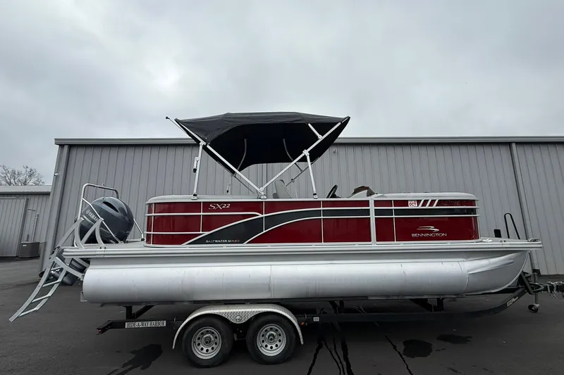 The Image of Bennington 22 SX Quad Bench 2023 - undefined