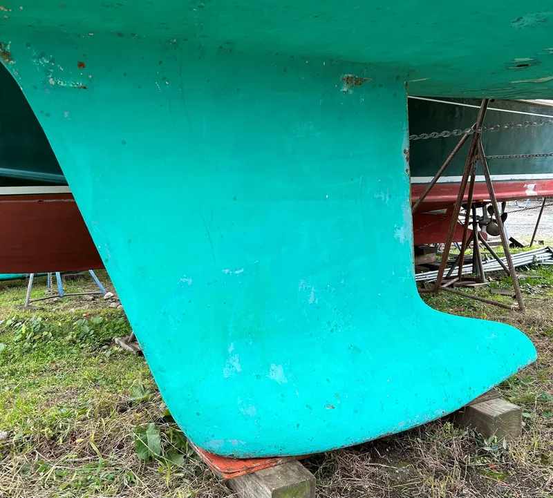 Slide: The Image of Interior view of Beneteau 323 yacht bathroom, year 2005. - 21