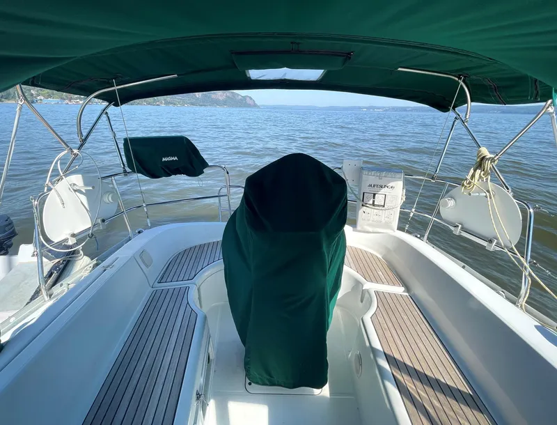 Slide: The Image of 2005 Beneteau 323 sailboat on calm water. - 5