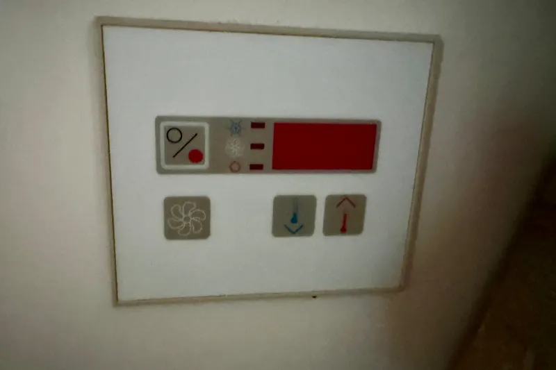 Slide: The Image of Control panel on a 1995 Sea Ray 380 Sun Sport boat. - 32