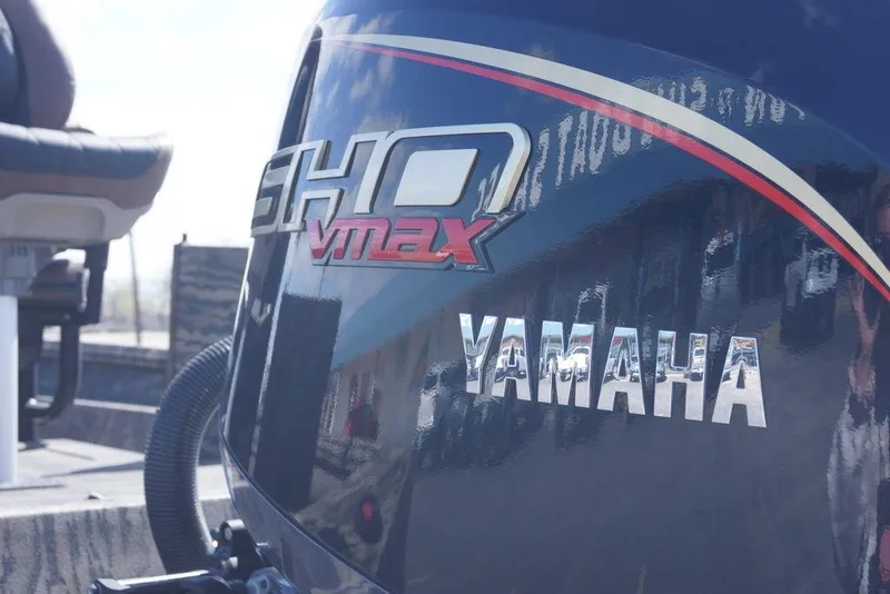 Slide: The Image of Yamaha SHO VMAX engine on 2026 Excel 203 Bay Pro Elite boat. - 4