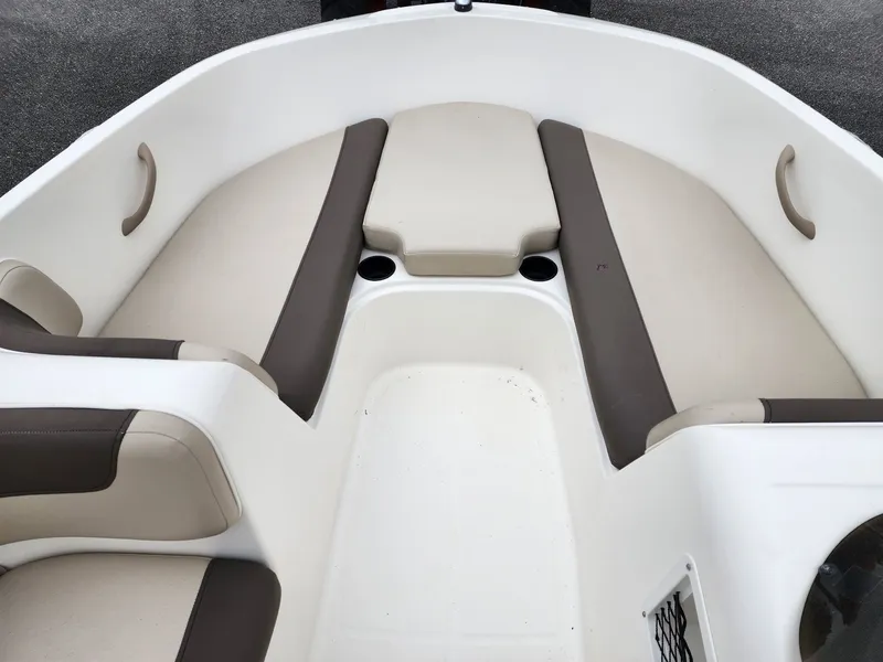 Slide: The Image of Bayliner Element E16 2017 - 3