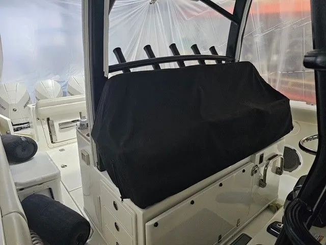 Slide: The Image of Boston Whaler 380 Outrage 2021 - 18