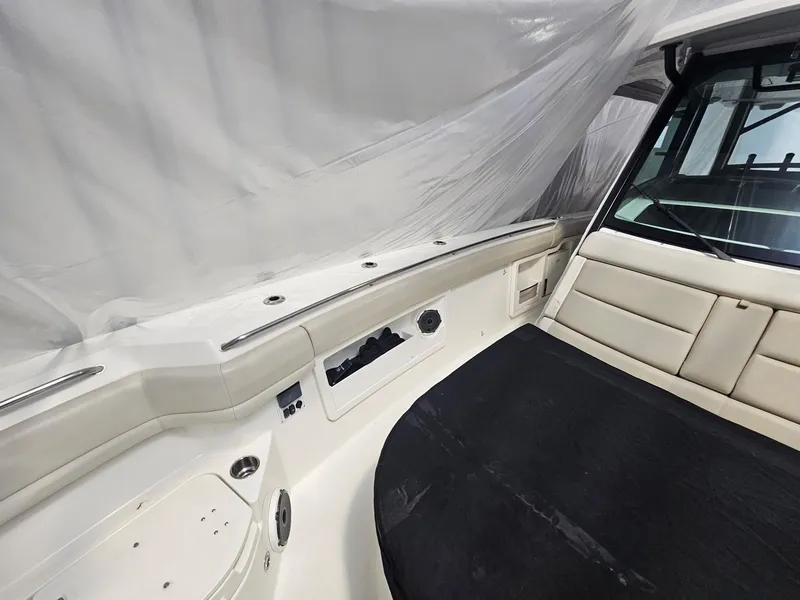 Slide: The Image of Boston Whaler 380 Outrage 2021 - 19