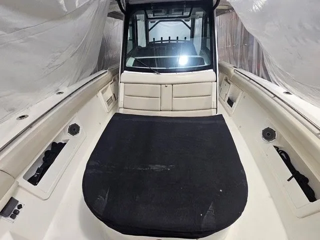 Slide: The Image of Boston Whaler 380 Outrage 2021 - 20