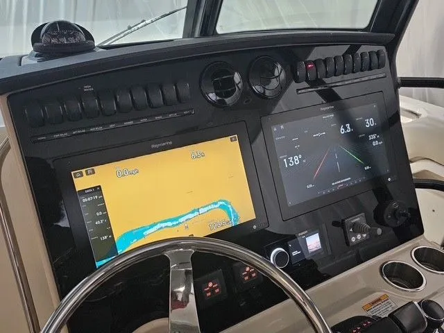 Slide: The Image of Boston Whaler 380 Outrage 2021 - 30